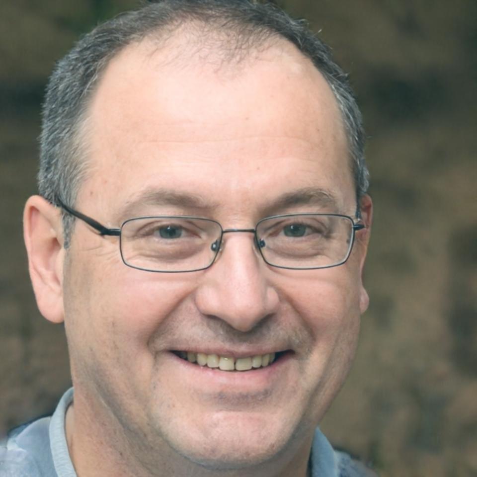 Portrait professionnel de Julien Moreau, formateur SEO